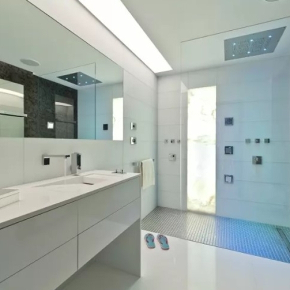 TRẦN CHÌM CHỊU ẨM